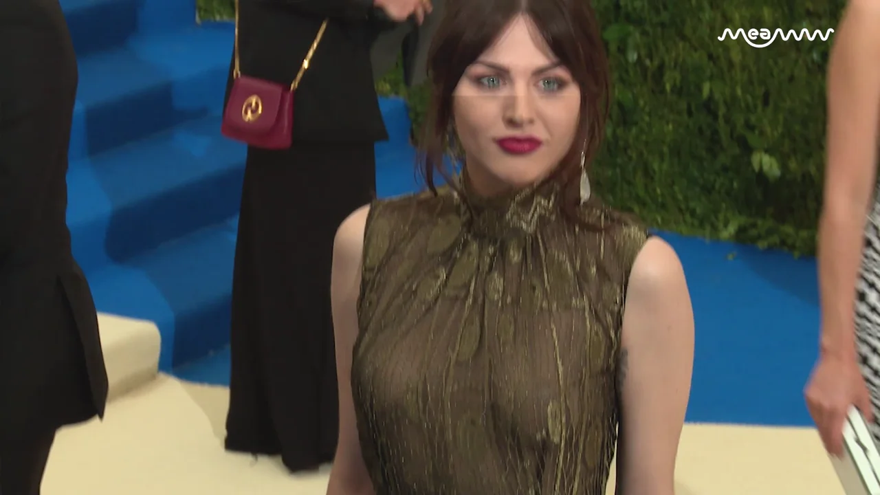 Kurt Cobain’s Daughter Frances Bean Makes Stunning Red Carpet Return After 8 Years