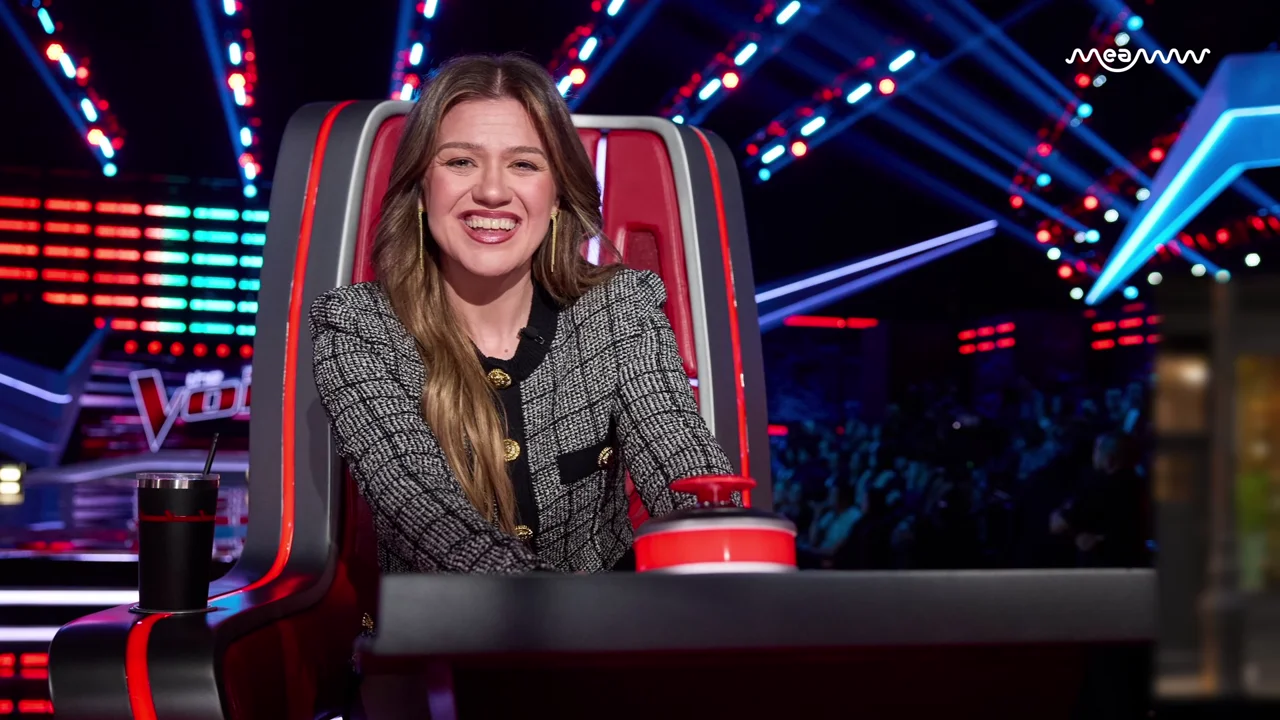Kelly Clarkson Fires Back at Brooklyn Store Over $15,000 Singing Bird Dispute
