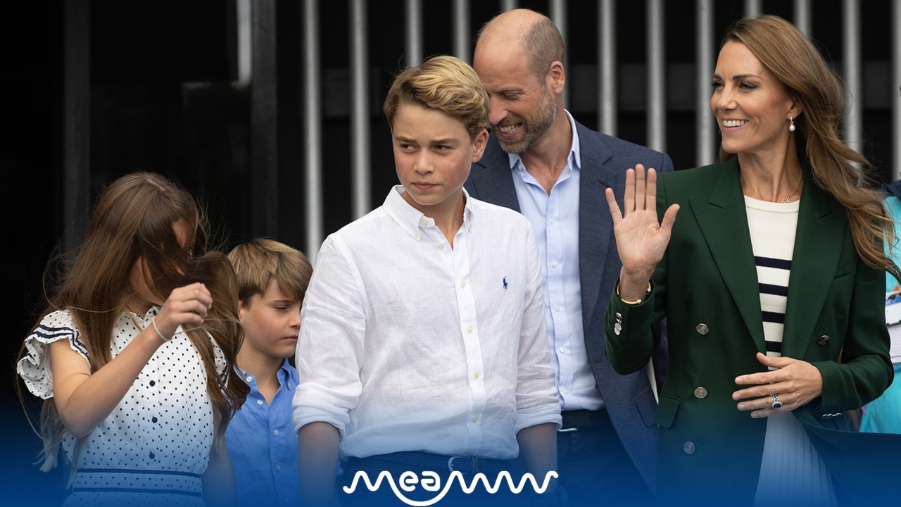 William & Catherine Bring George, Charlotte & Louis to Meet Team Wales at Commonwealth Games