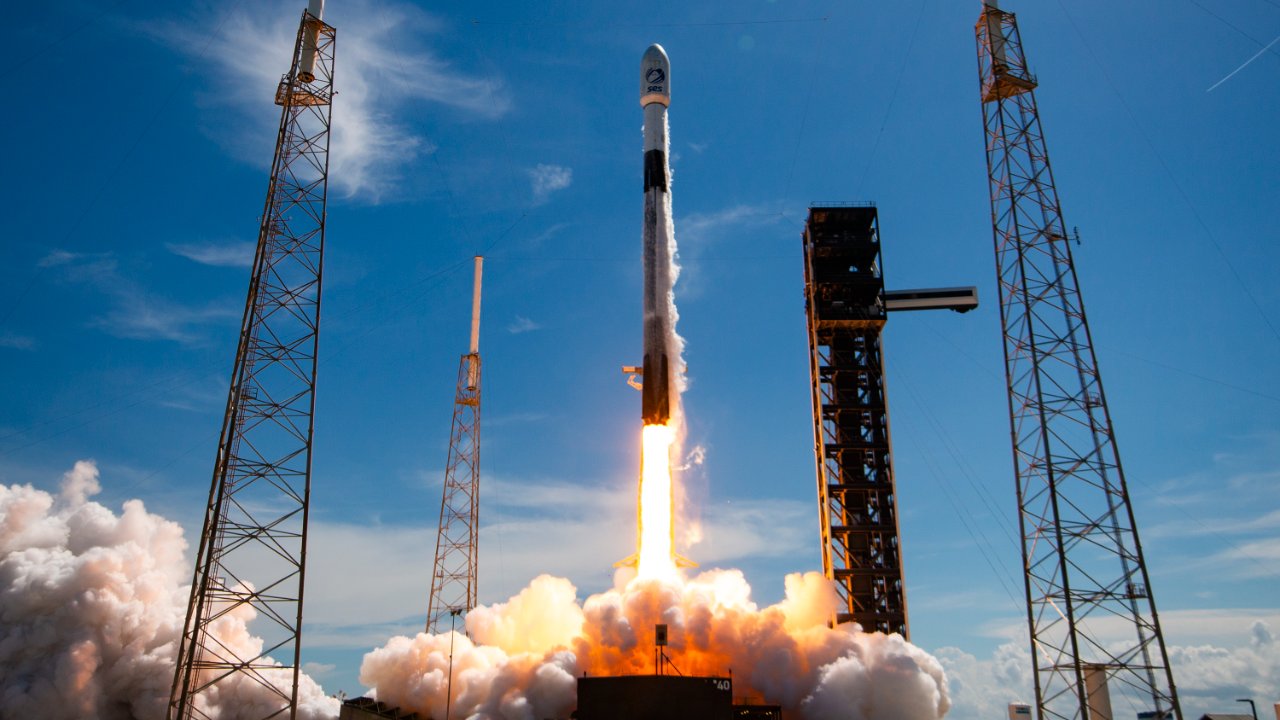 SpaceX marks Falcon’s 700th mission with SES O3b mPOWER launch on 29th-flight booster